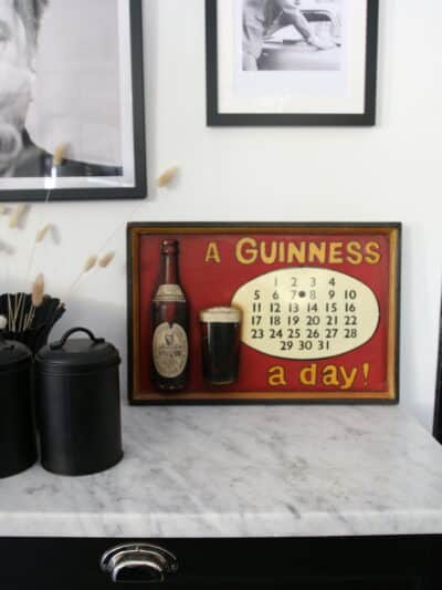 calendrier 3d mural bois vintage "a guiness a day!"