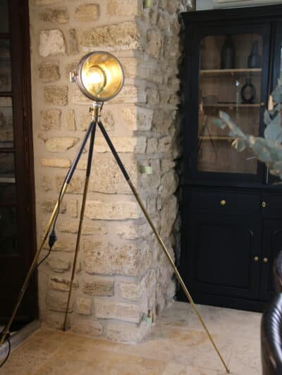 projecteur lampadaire vintage rénové – phare ancien "besnard paris" sur trépied n°02