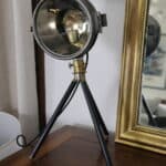 projecteur lampadaire vintage rénové – phare ancien "besnard paris" sur trépied n°02