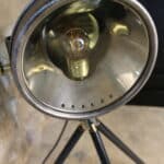 projecteur lampadaire vintage rénové – phare ancien "besnard paris" sur trépied n°02