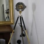 projecteur lampadaire vintage rénové – phare ancien "besnard paris" sur trépied n°02