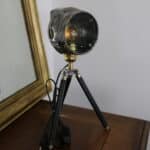 projecteur lampadaire vintage rénové – phare ancien "besnard paris" sur trépied n°02