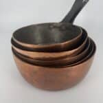 ensemble de 5 anciennes casseroles en cuivre