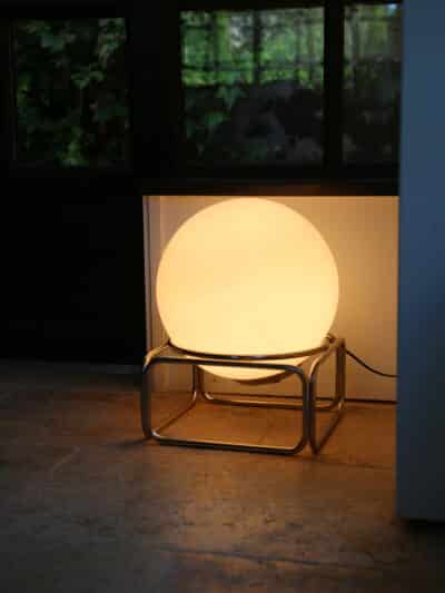 lampe globe opaline chrome, lucie n°09