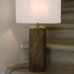 lampe laiton et bronze "effet plume", attribuée à luciano frigerio, design italien des années 70