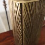 lampe laiton et bronze "effet plume", attribuée à luciano frigerio, design italien des années 70